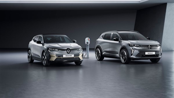 Renault električni modeli pri polnjenju.