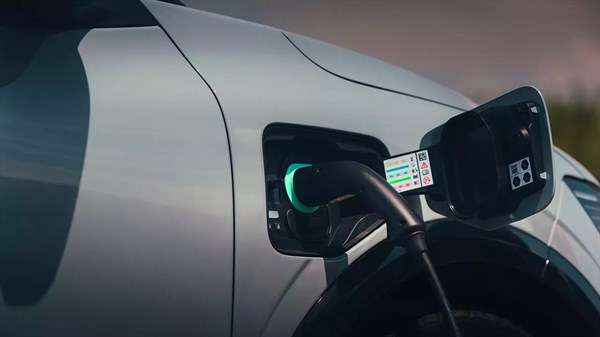 E-Tech 100% electric - charging system - Renault